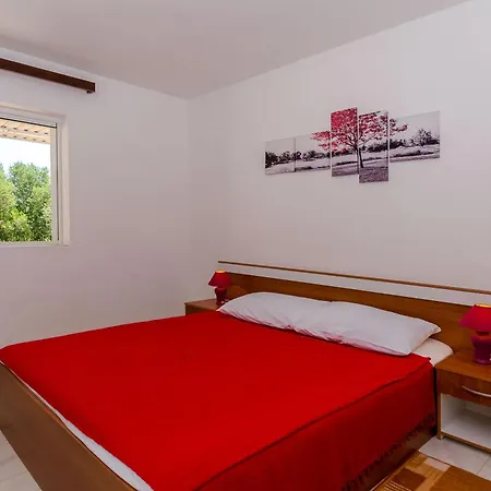 Nedeljko アパート